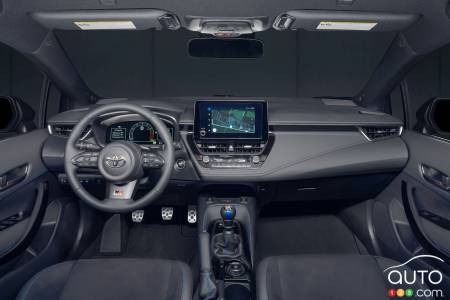Toyota GR Corolla 2024 de l'intérieur