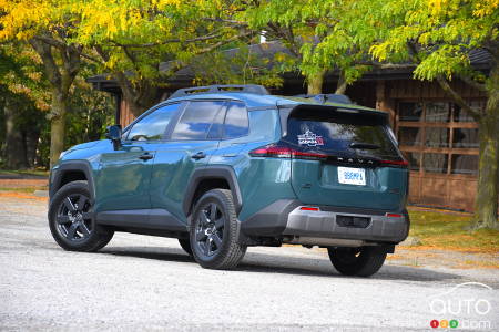 Toyota RAV4 Woodland 2026, trois quarts arrière