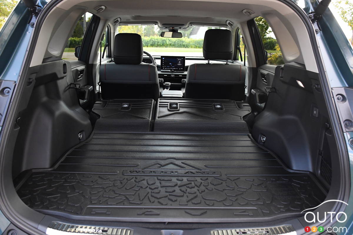 Toyota RAV4 Woodland 2026, espace de chargement