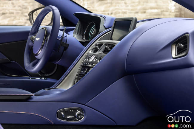 2020 Aston Martin DB11, dashboard