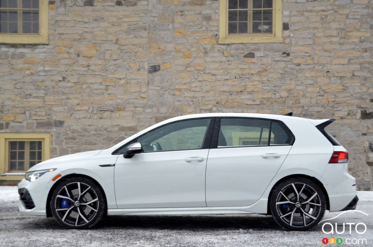 First drive review: 2022 Volkswagen Golf R hits on dynamics, misses on  controls