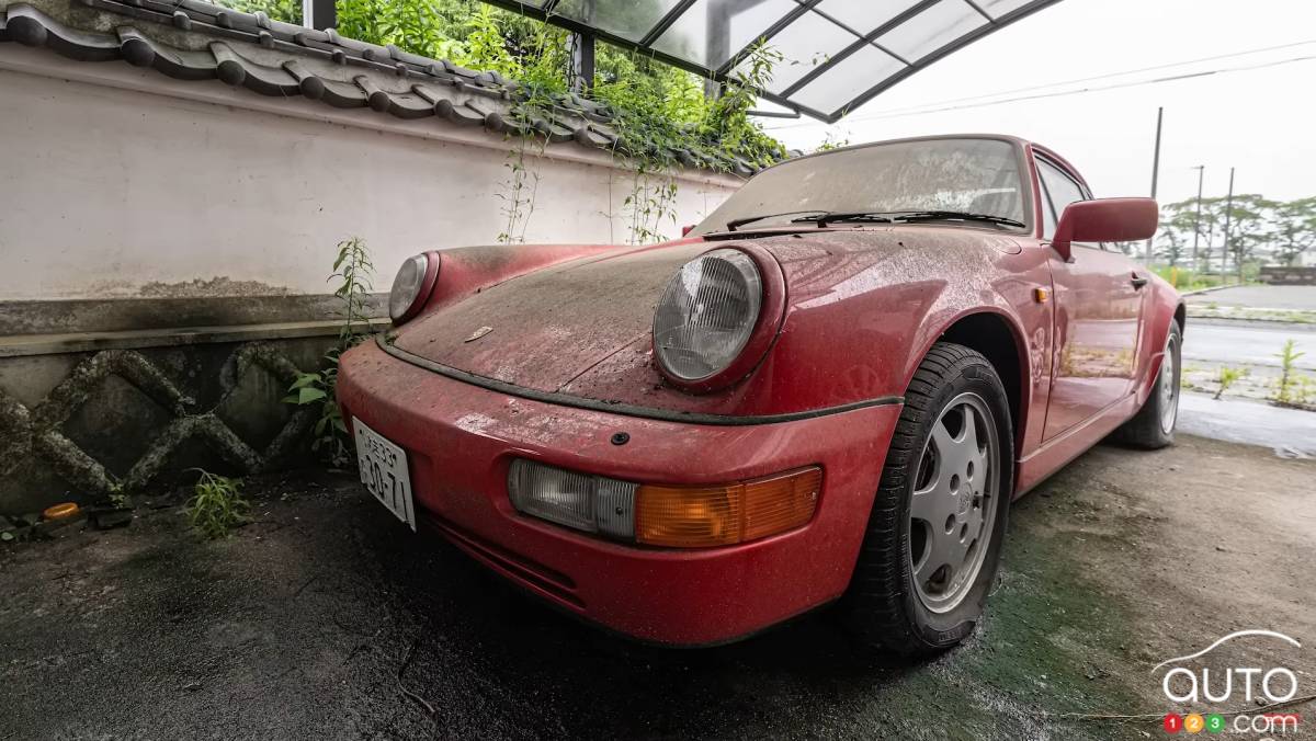 Une Porsche abandonnée à Fukushima