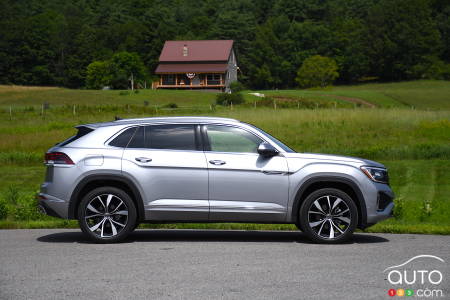 The 2024 Volkswagen Atlas Cross