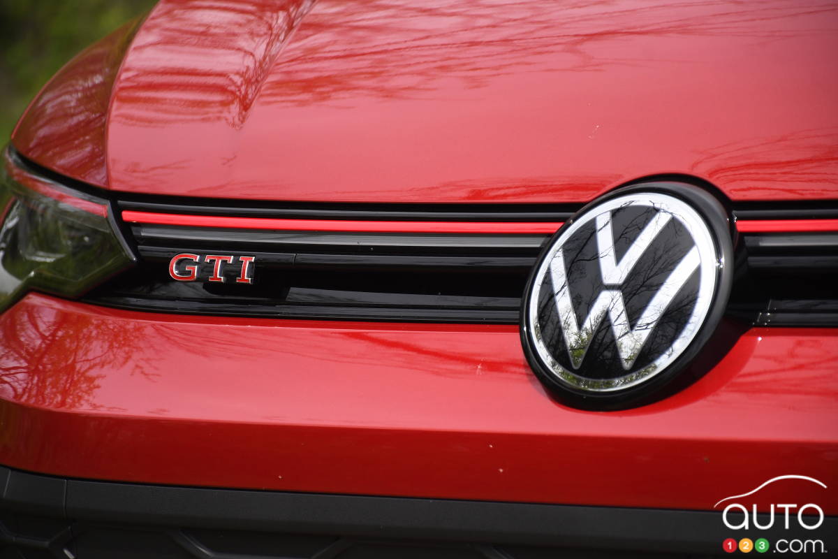 Volkswagen Golf GTI 2025, logo Volkswagen, écusson GTI