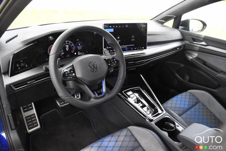 2025 Volkswagen Golf R, interior