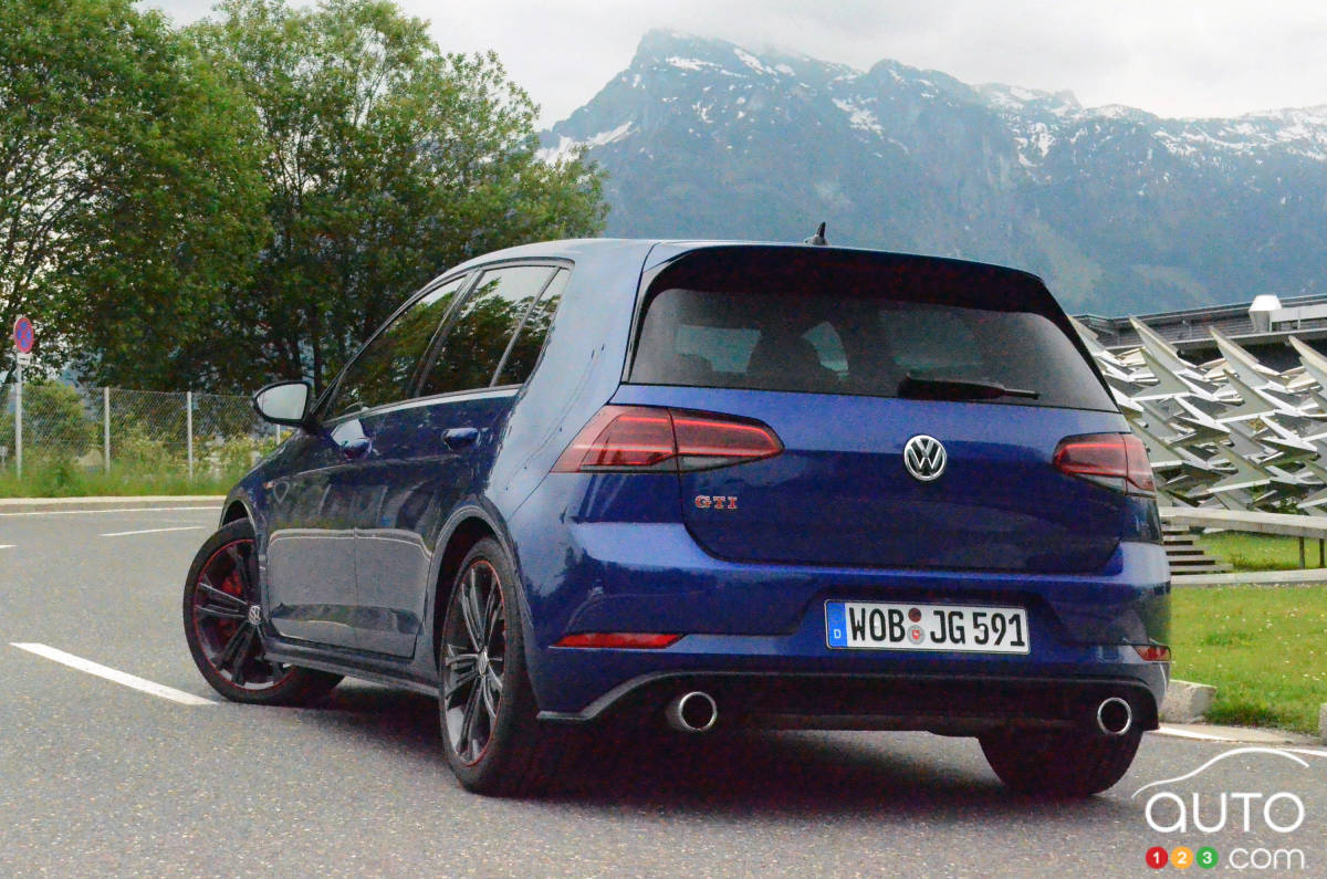 Review of the 2019 Volkswagen Golf GTI Performance | Car Reviews | Auto123