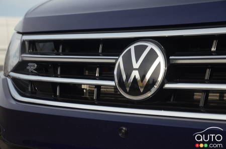 2022 Volkswagen Tiguan, front grille, with R-Line badging