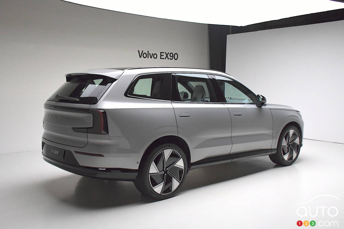 Volvo EX90 2024 - Trois quart arrière