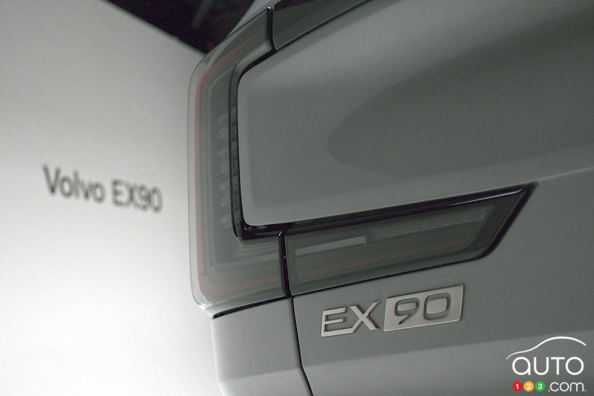 Volvo EX90 2024 - Écusson