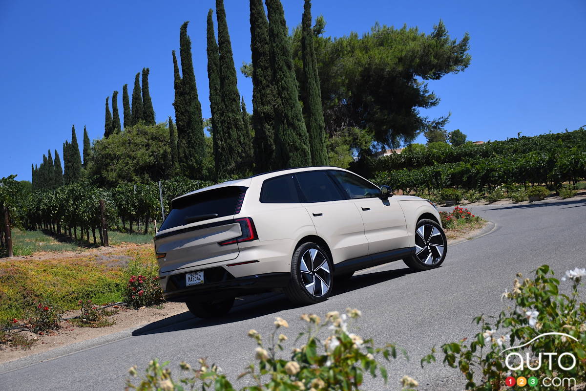 2025 Volvo EX90, three-quarters rear