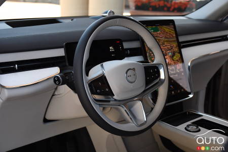 2025 Volvo EX90, steering wheel