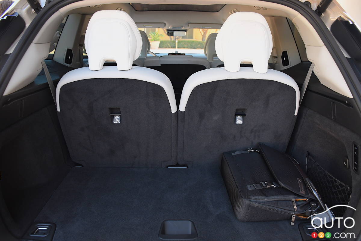 2025 Volvo EX90, cargo area