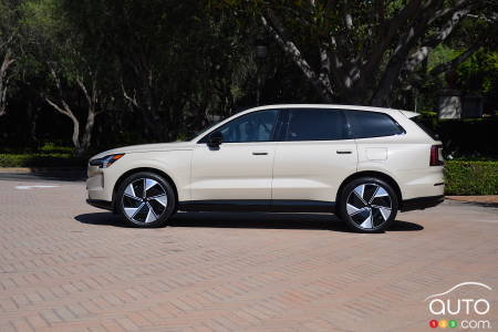 2025 Volvo EX90, in profile