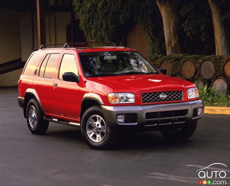 Nissan Pathfinder 2001, Infiniti QX4 2001