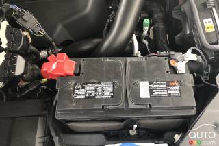 Comment faire l'entretien des bornes et cosses d'une batterie de voiture?