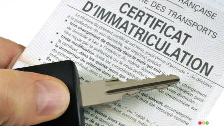 Anciennement appelé carte grise, maintenant il faut l’appeler certificat d’immatriculation