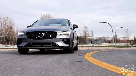 What are the advantages of choosing an electric vehicle?