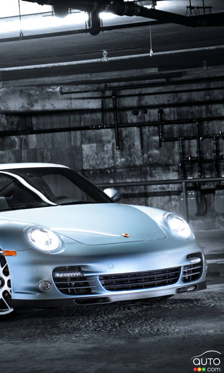 2011 Porsche 911 Turbo S Review (video)