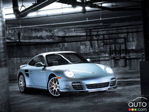 2011 Porsche 911 Turbo S Review (video)
