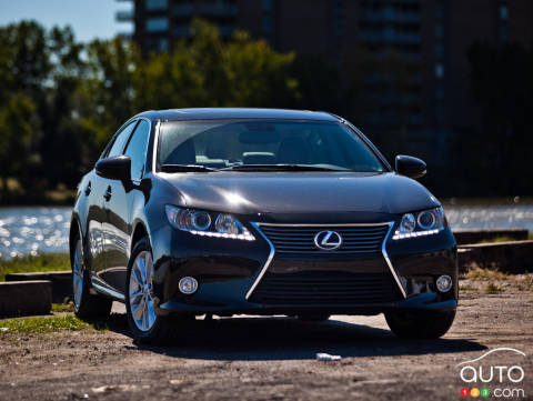 2013 Lexus ES300h Review