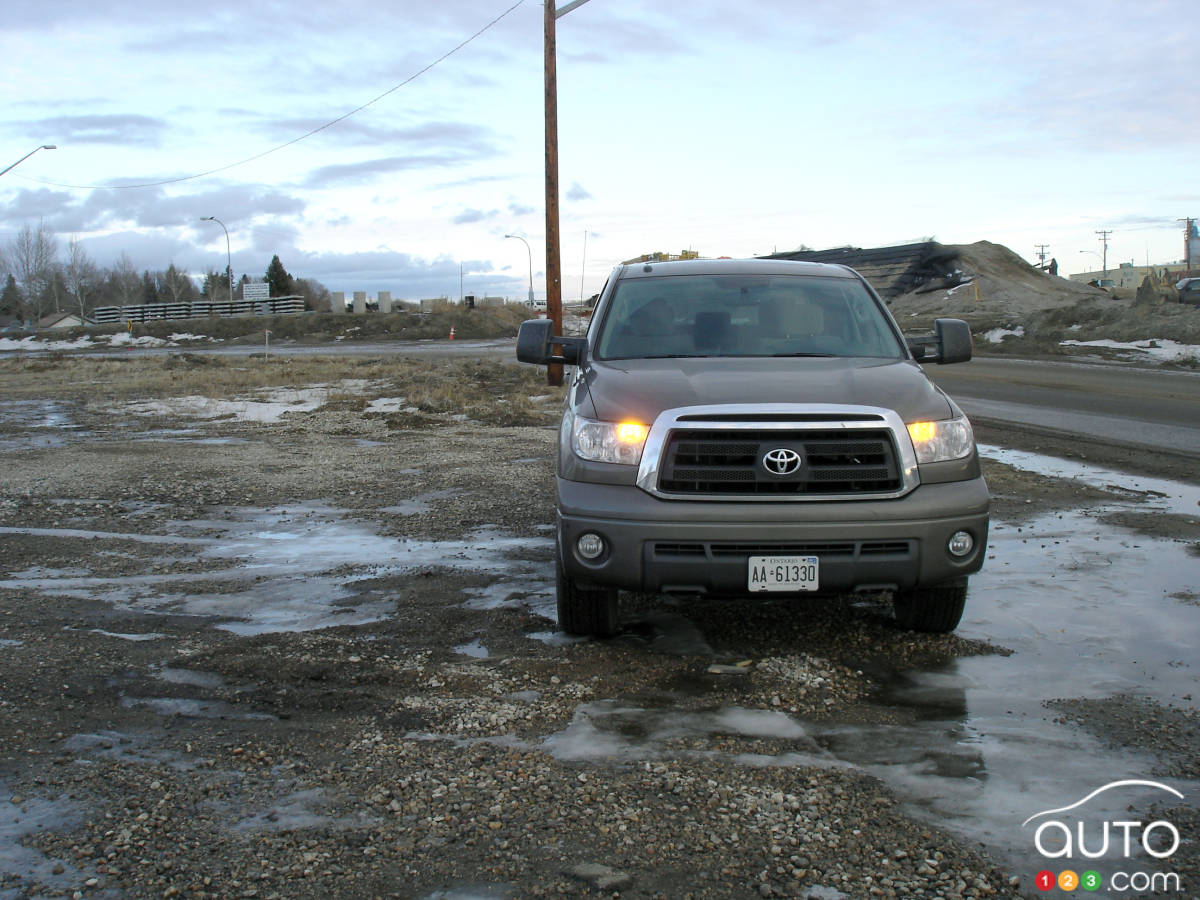 Toyota Tundra CrewMax 4x4 SR5 5,7L 2012 : essai routier