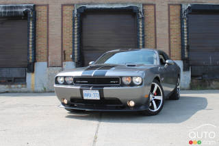 Research 2012
                  Dodge Challenger pictures, prices and reviews