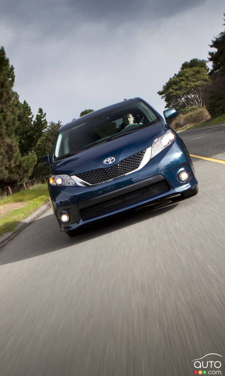 2012 Toyota Sienna SE Review