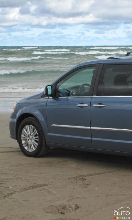 2012 Chrysler Town & Country Limited Review