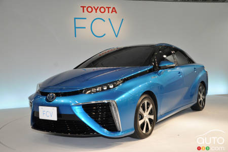Toyota Mirai fuel cell sedan ready for launch (video)