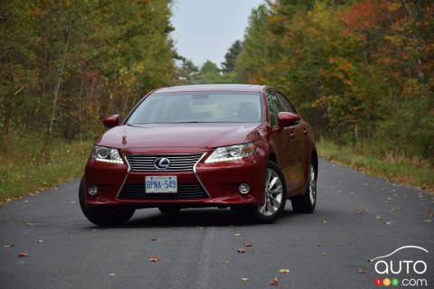 2015 Lexus ES 300h Review