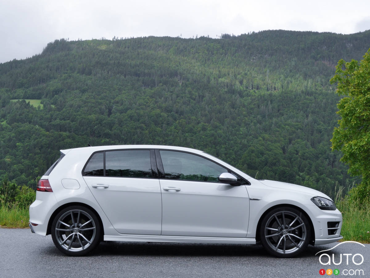 2015 Volkswagen Golf R First Impression Editor's Review | Auto123