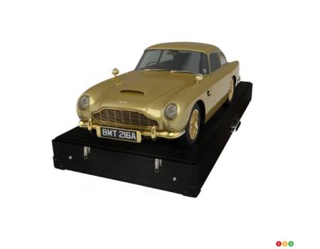 Une Aston Martin DB5 en or pour les 50 ans de Goldfinger