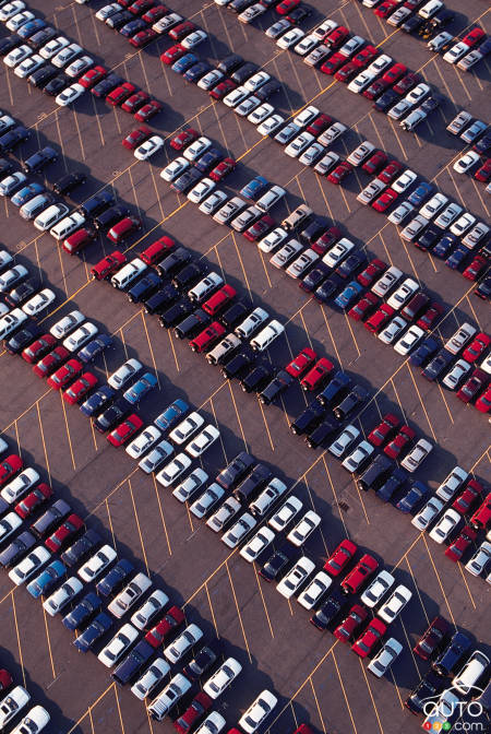Over 500 electric cars gather for new Guinness record
