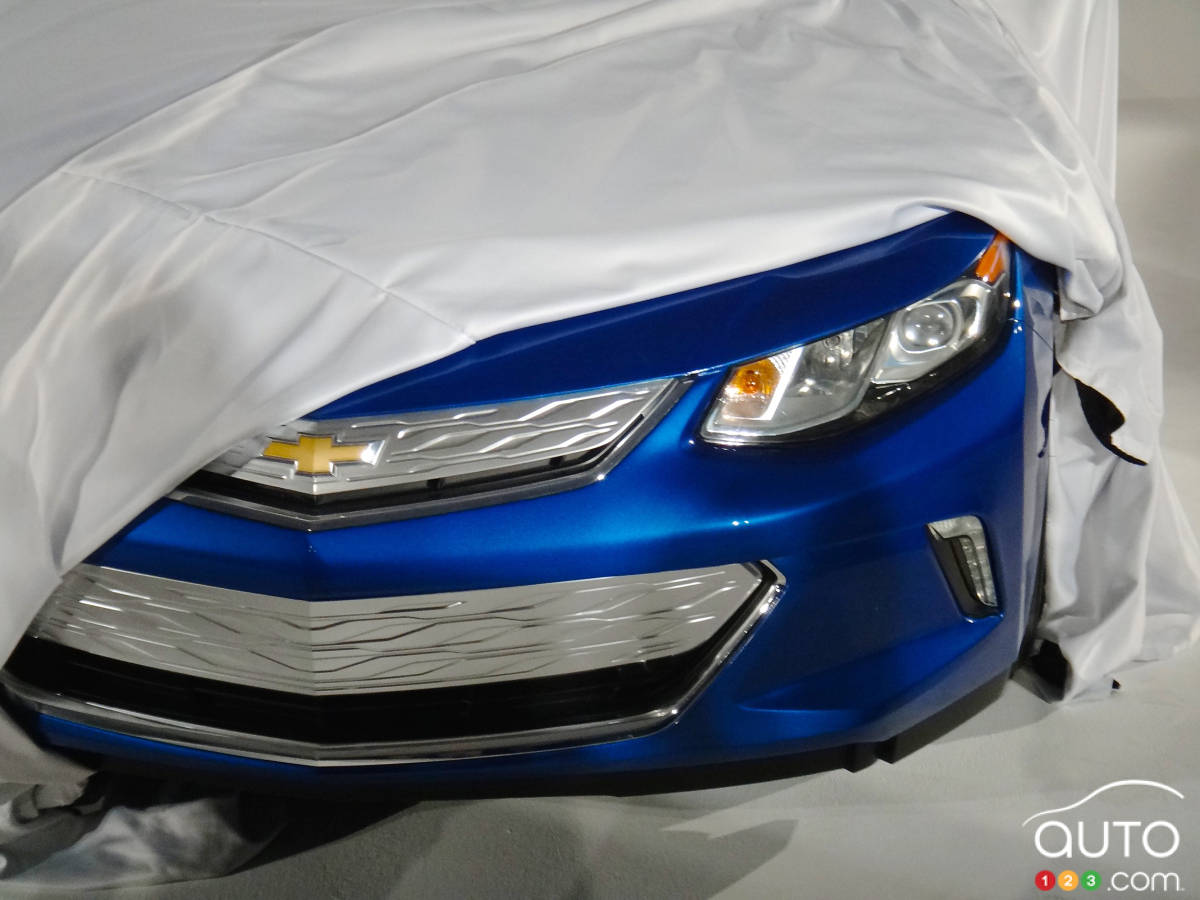 GM reveals front end of all-new 2016 Chevrolet Volt at CES
