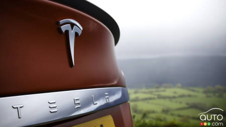 Tesla employees at Gigafactory attacked by two journalists