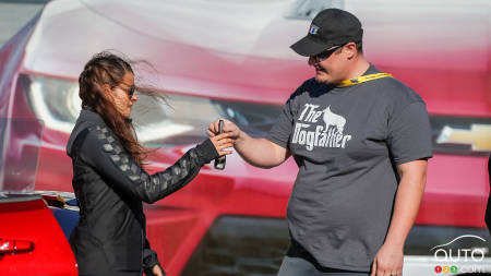 La toute première Chevrolet Camaro 2016 remise par Danica Patrick