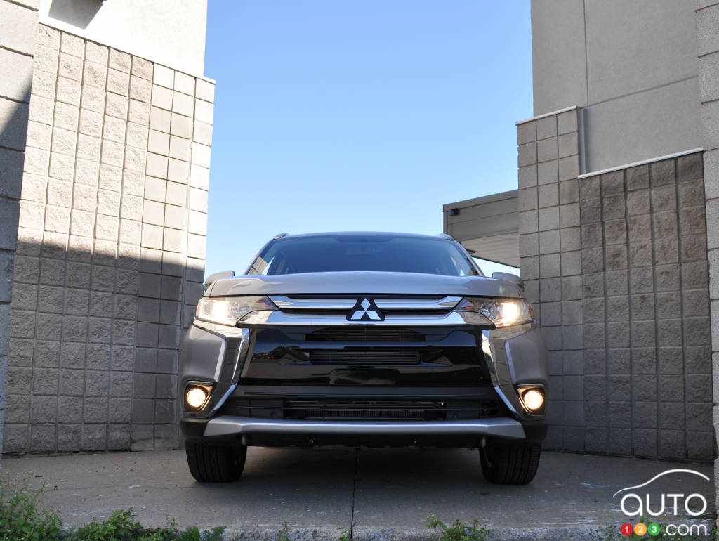 2016 Mitsubishi Outlander ES AWC