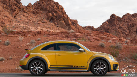 Los Angeles 2015: Volkswagen introduces 2016 Beetle Dune