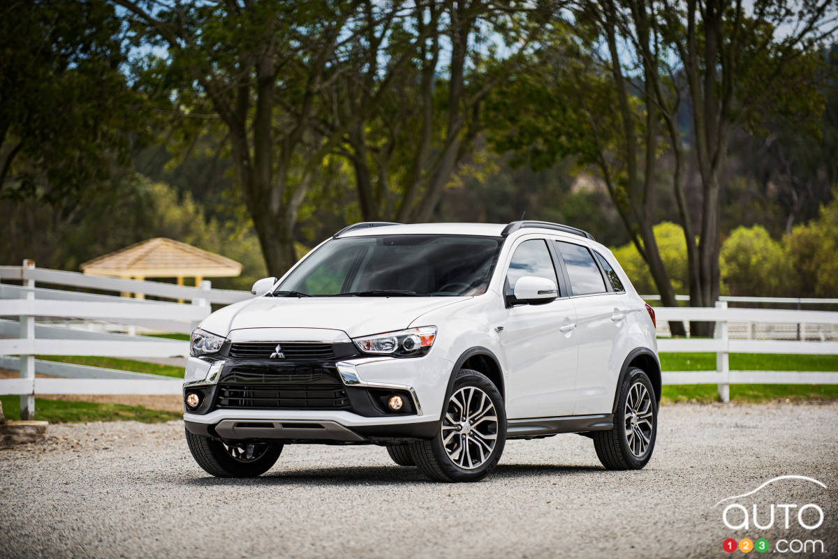 Los Angeles 2015: World premiere of 2016 Mitsubishi RVR