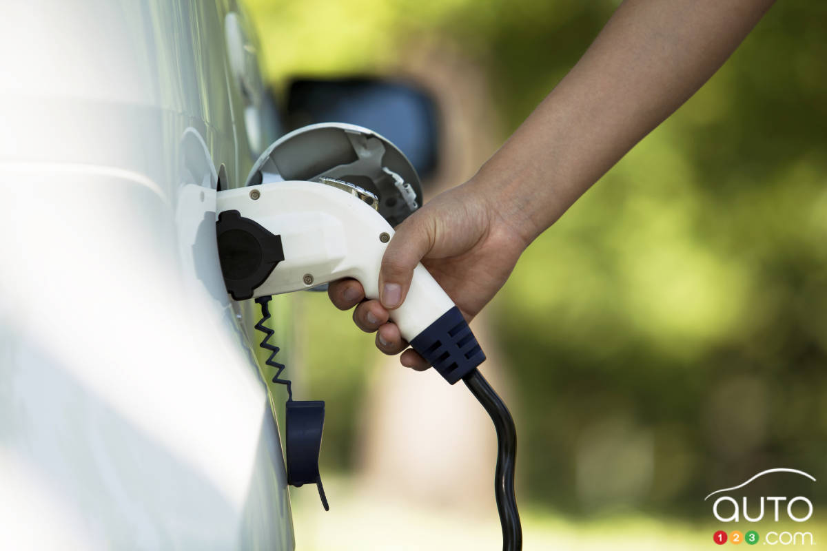 VIA chairman predicts annual sales of 50,000 plug-in hybrids by 2018