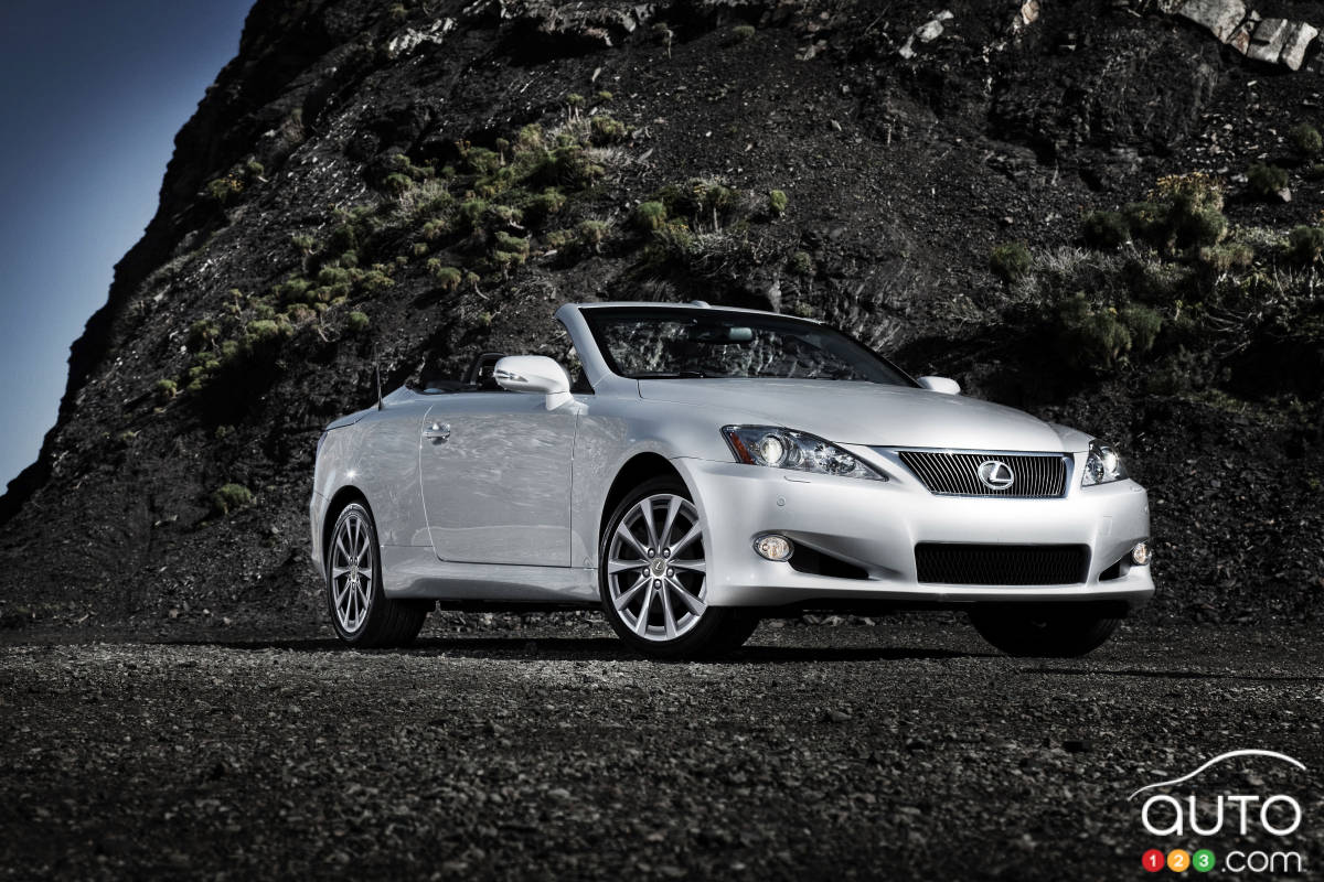 2015 Lexus IS C Preview
