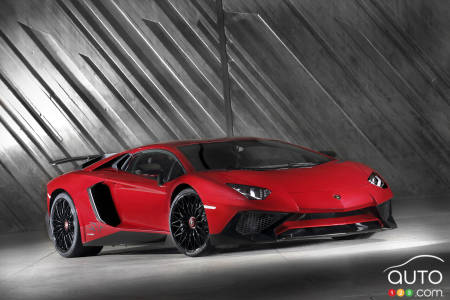 2015 Geneva Motor Show: Lamborghini Aventador LP 750-4 SV unveiled