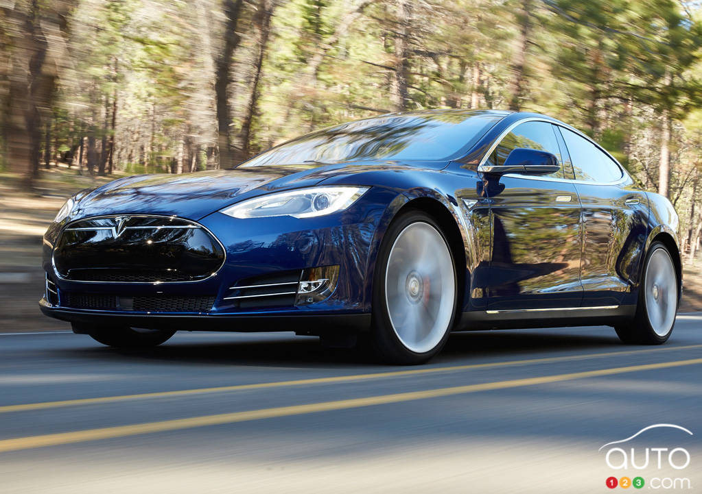 Tesla dévoile sa nouvelle Model S 70D à rouage intégral