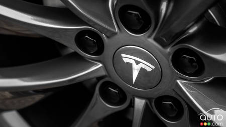 Elon Musk payé au salaire minimum californien