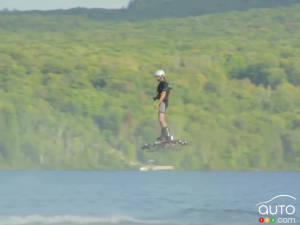 Canadian man flies on hoverboard, breaks record (video)