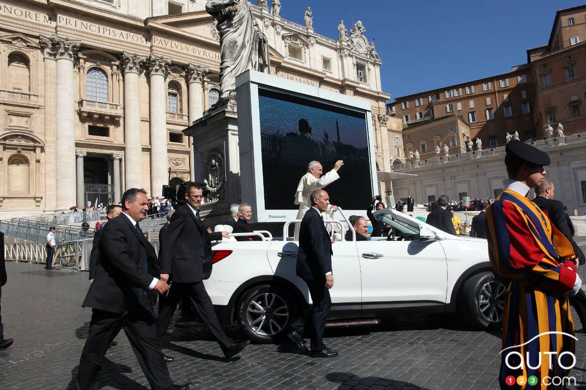 Un Hyundai Santa Fe décapotable pour le pape François