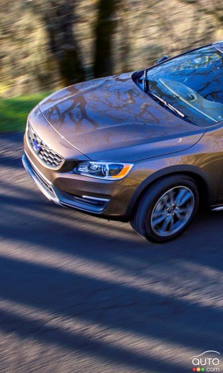 Volvo V60 Cross Country 2015 Review
