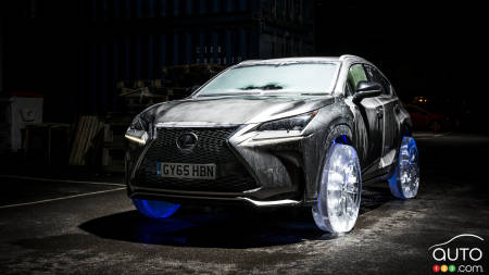 Un Lexus NX muni de roues… en glace!