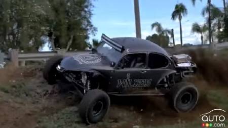 Heavily tuned Volkswagen Beetle terrorizes San Diego streets