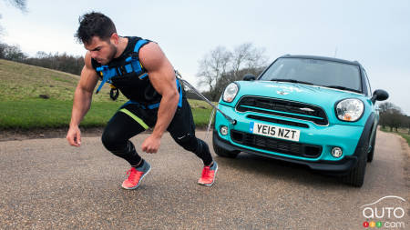 Man "runs" marathon… while pulling a MINI Countryman!